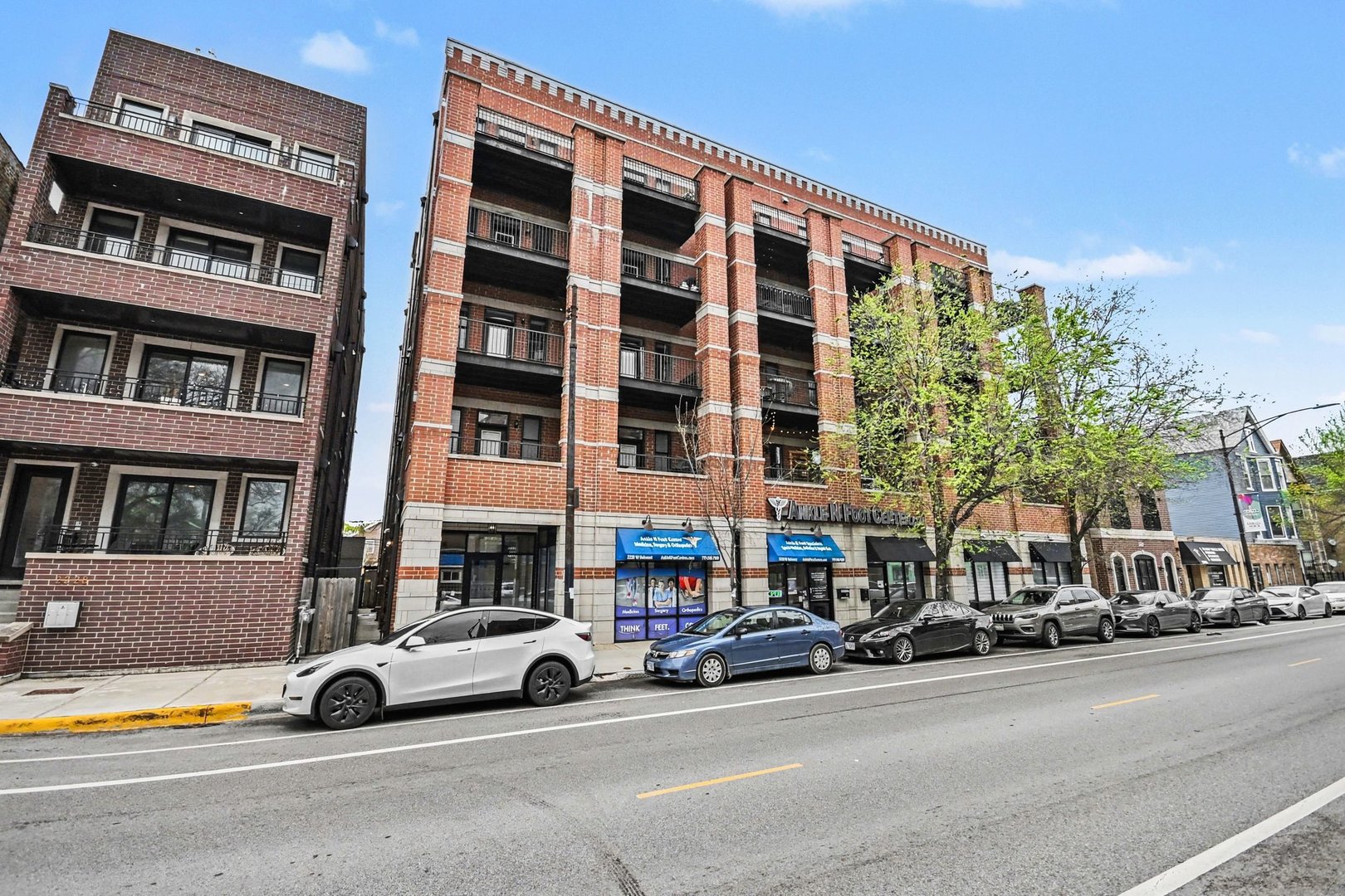 2222 W Belmont Avenue #202, Chicago, IL 60618