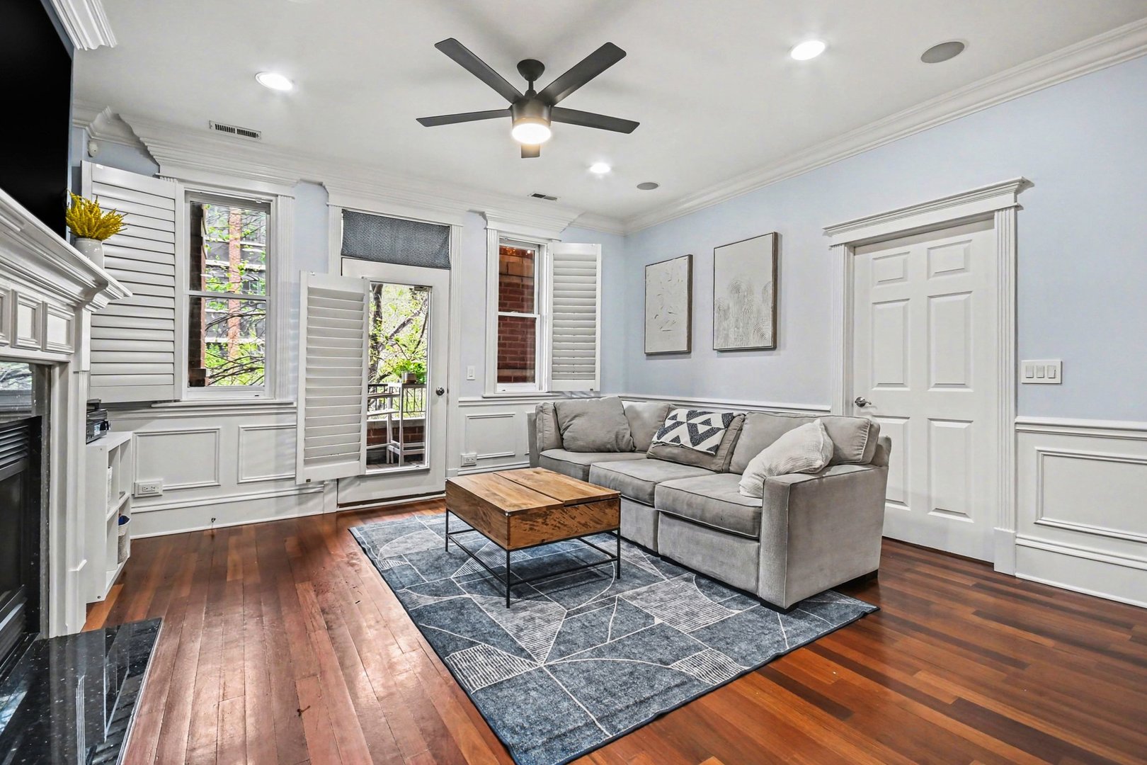 2222 W Belmont Avenue #202, Chicago, IL 60618