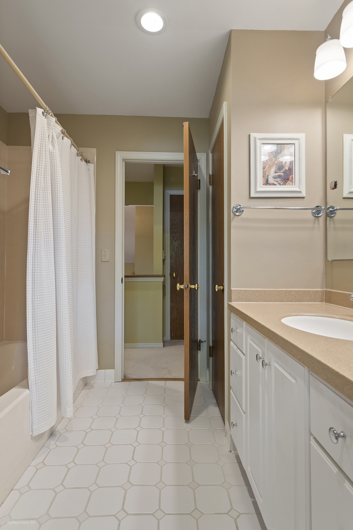 4759 Crest Court, Waukegan, IL 60087