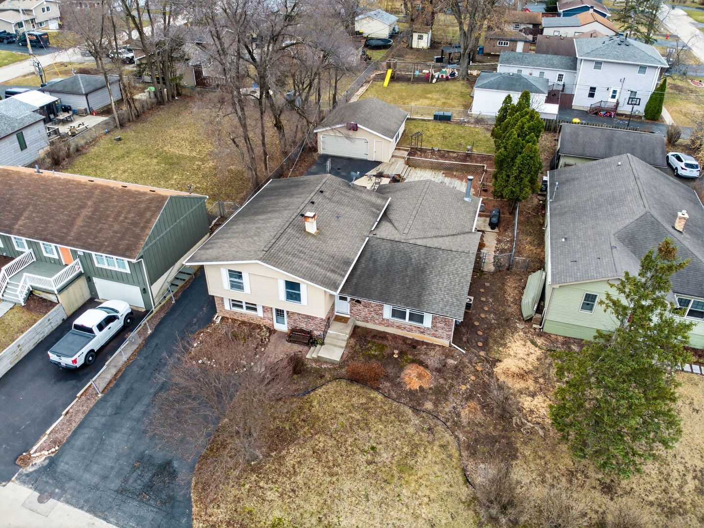 314 Plum Street, Lake In The Hills, IL 60156