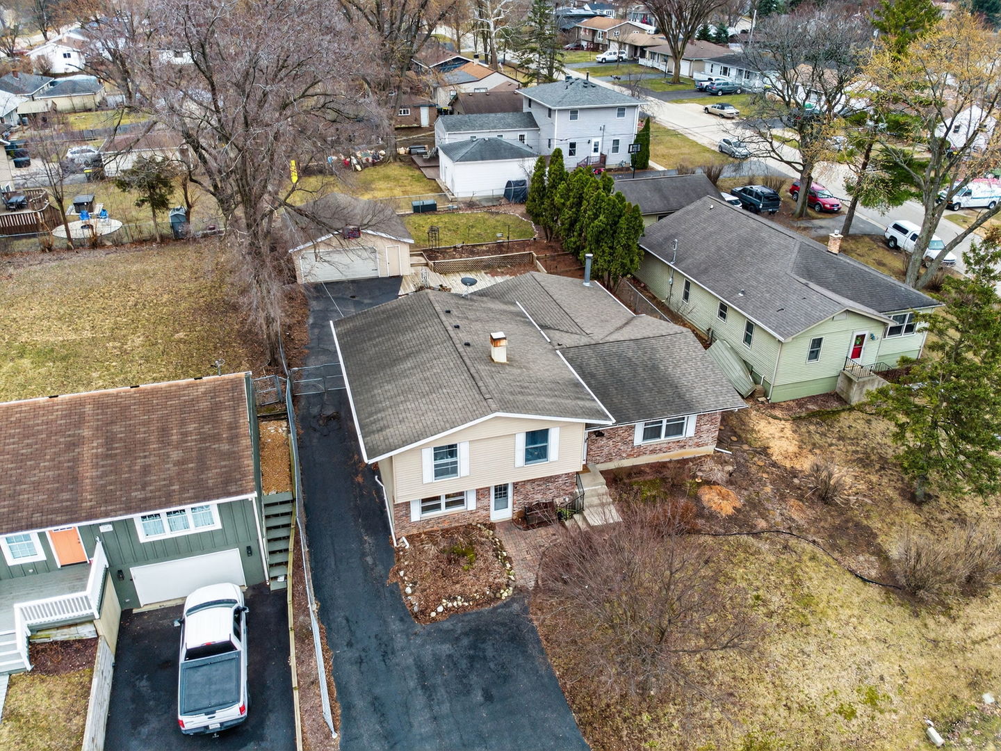 314 Plum Street, Lake In The Hills, IL 60156