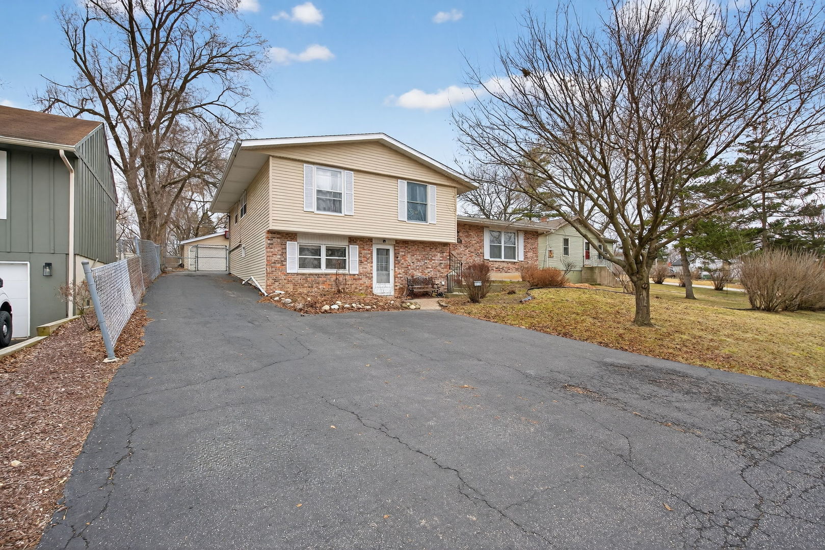 314 Plum Street, Lake In The Hills, IL 60156