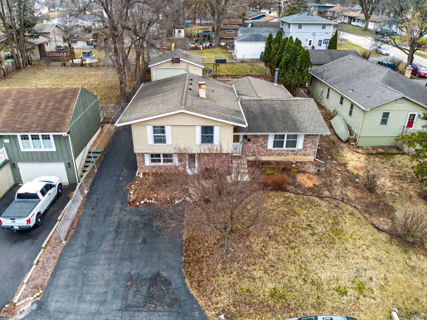 314 Plum Street, Lake In The Hills, IL 60156