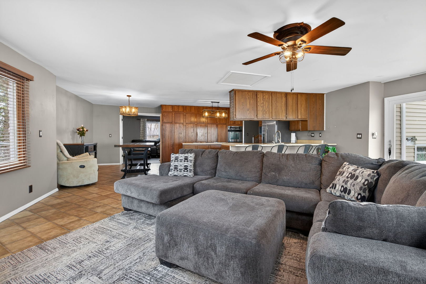 314 Plum Street, Lake In The Hills, IL 60156