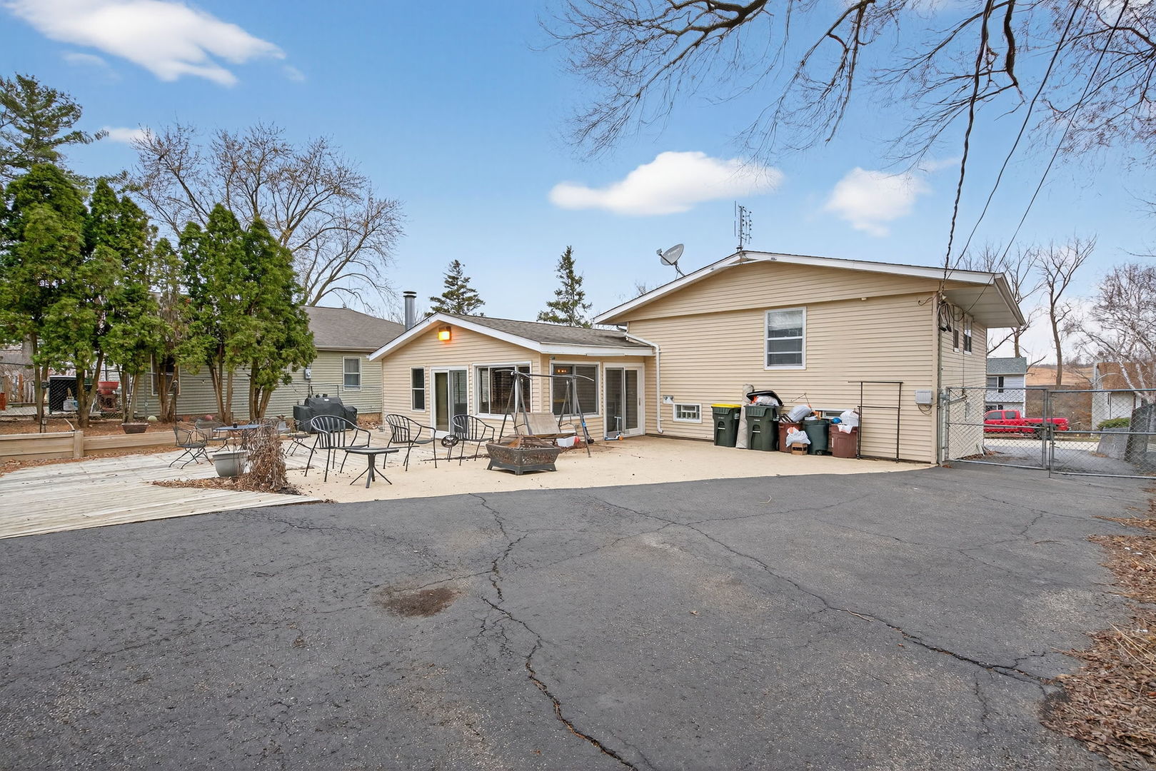 314 Plum Street, Lake In The Hills, IL 60156