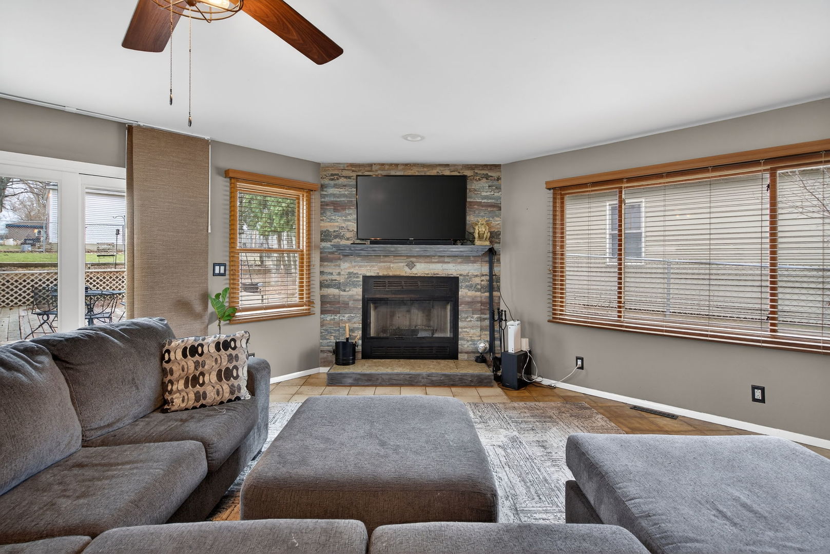 314 Plum Street, Lake In The Hills, IL 60156