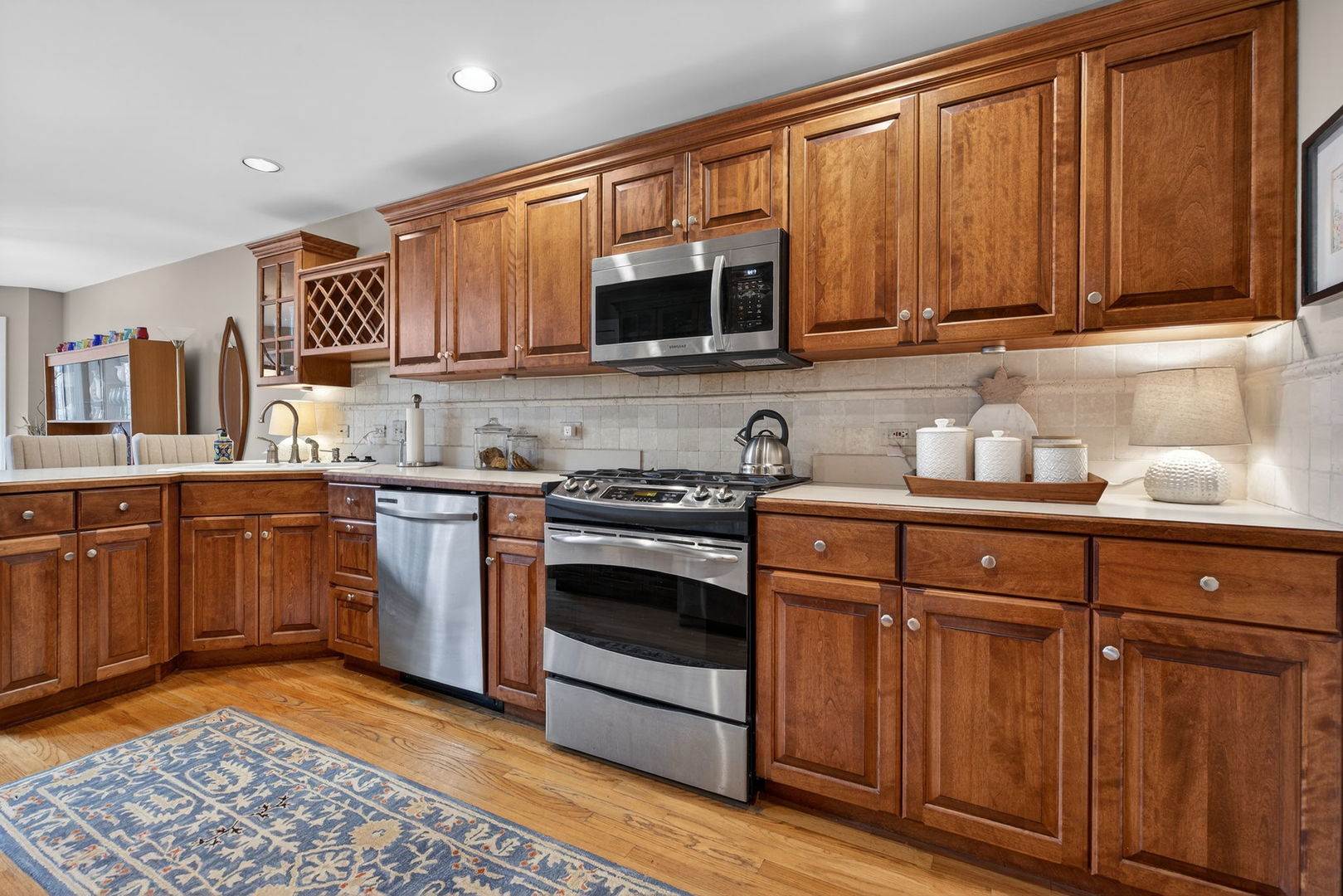 811 King Henry Lane, St. Charles, IL 60174