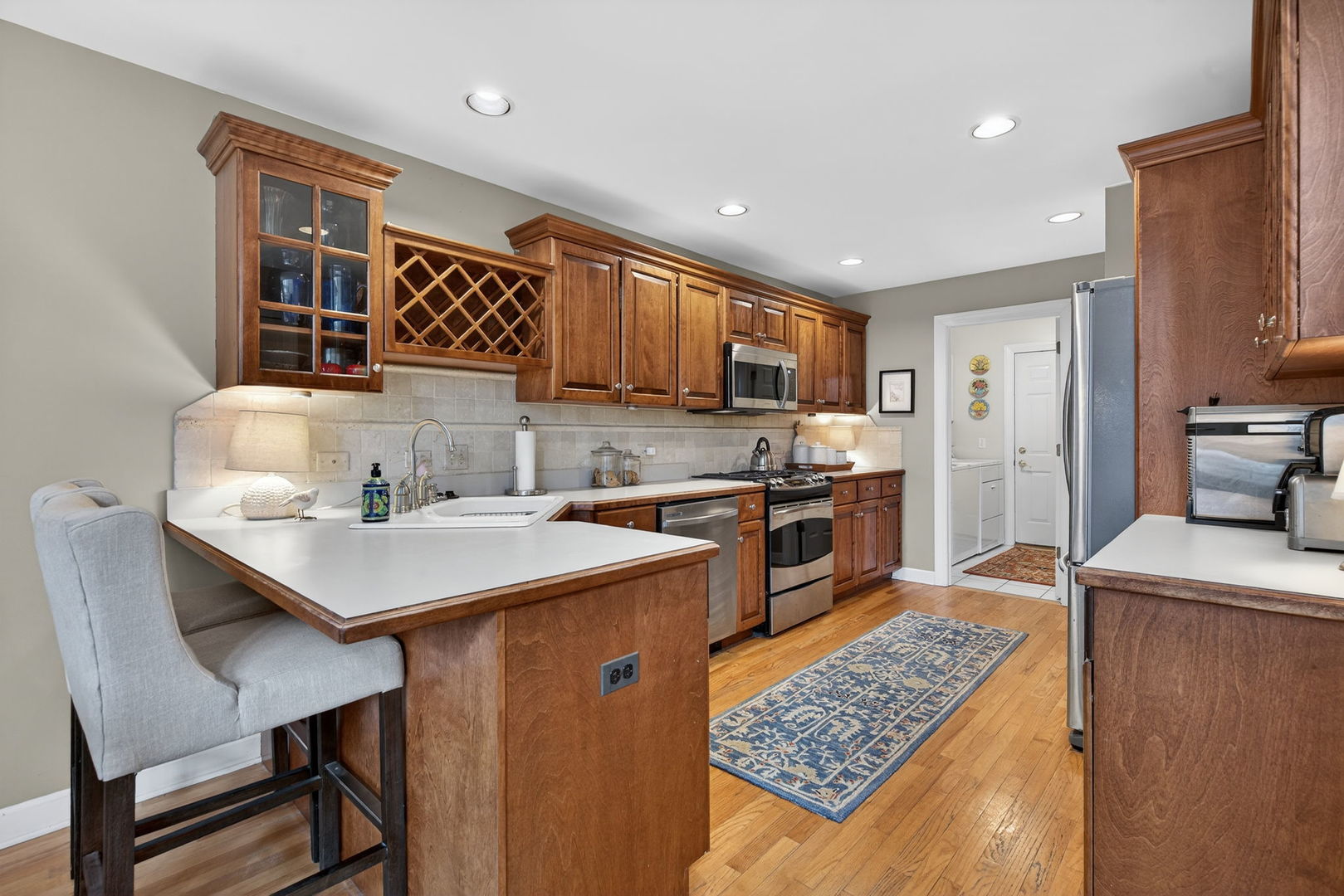 811 King Henry Lane, St. Charles, IL 60174