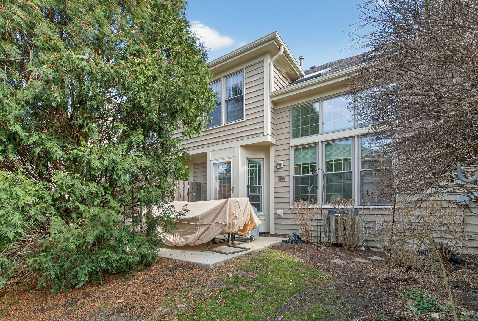 811 King Henry Lane, St. Charles, IL 60174