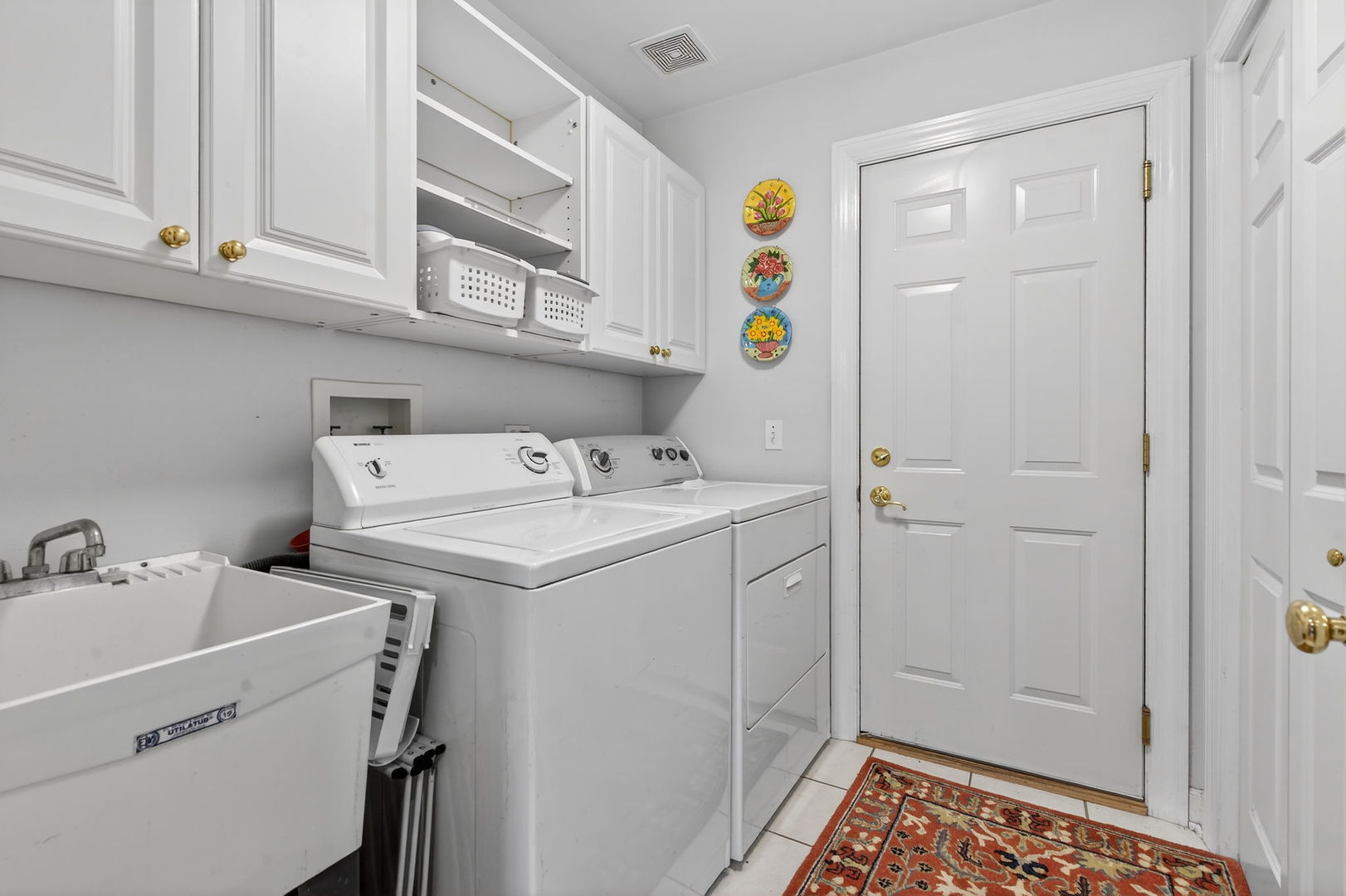 811 King Henry Lane, St. Charles, IL 60174