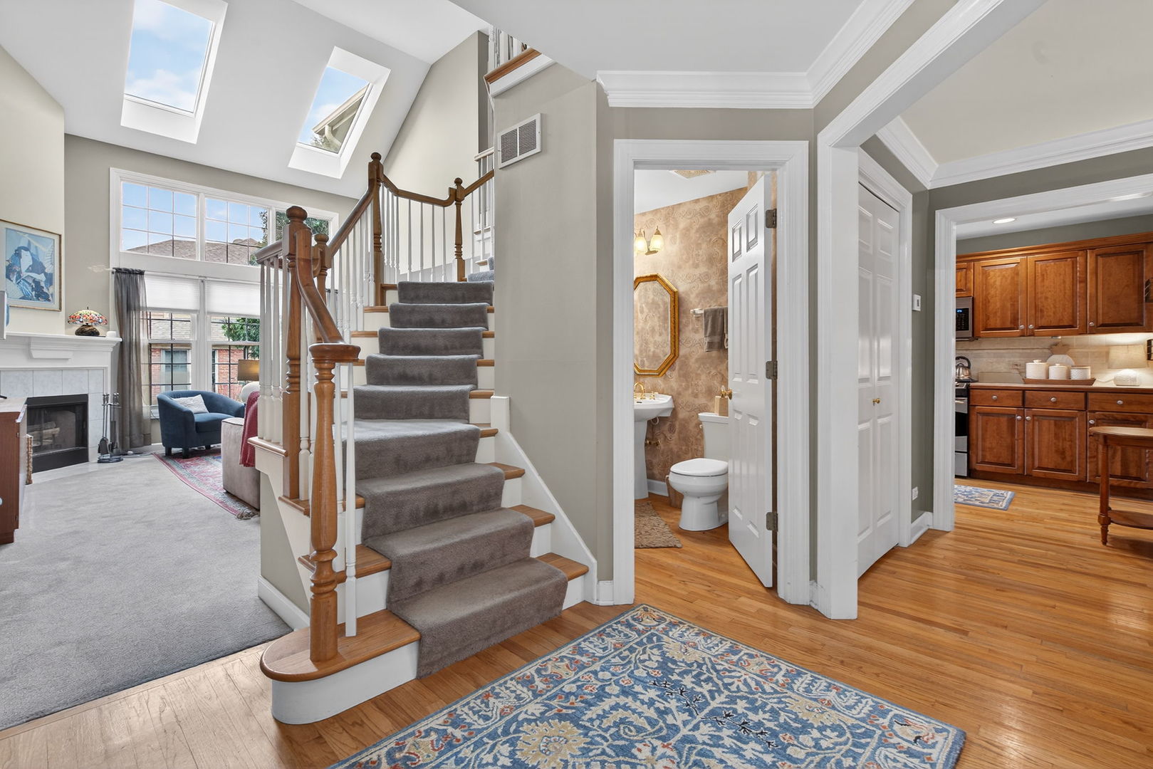 811 King Henry Lane, St. Charles, IL 60174