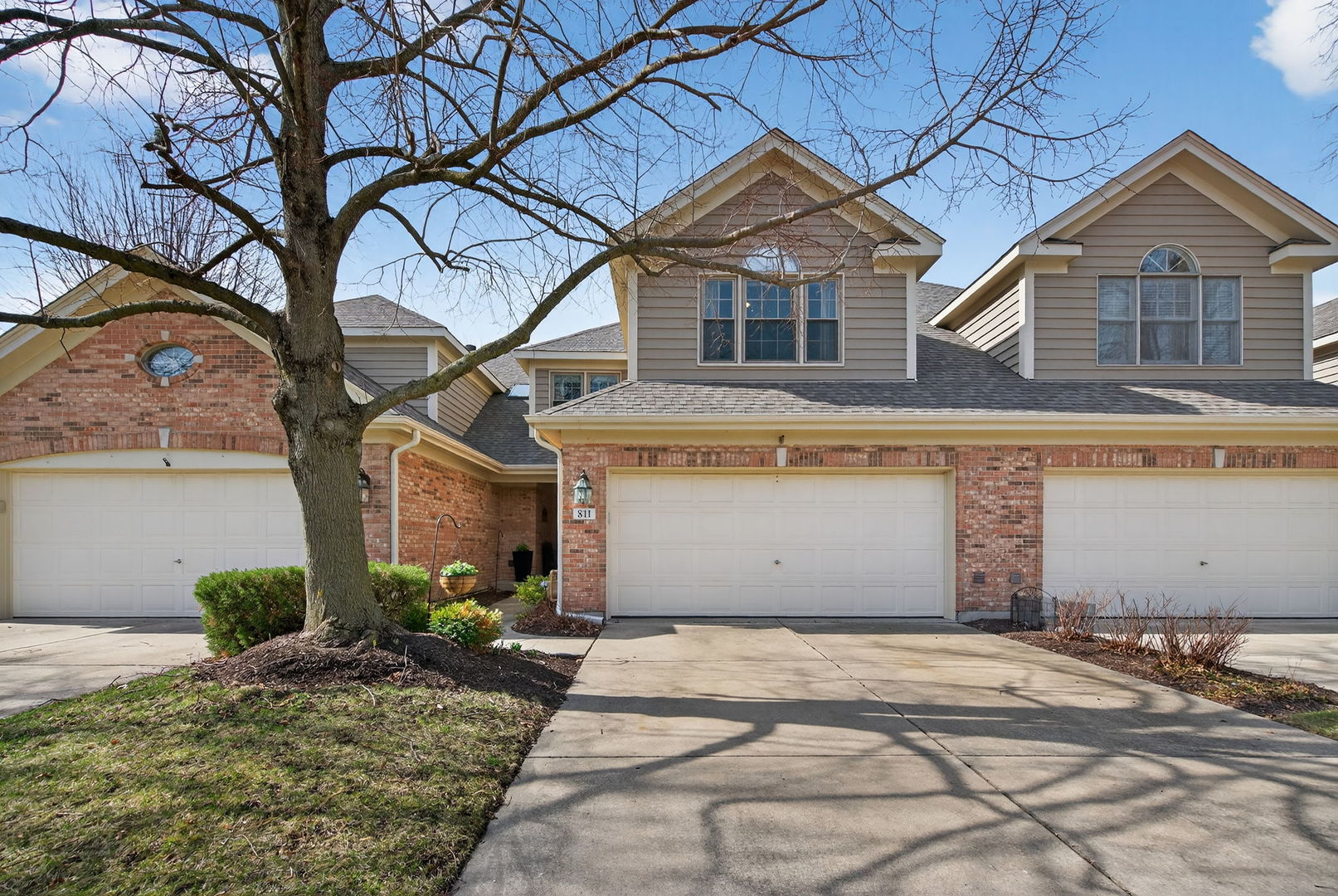 811 King Henry Lane, St. Charles, IL 60174