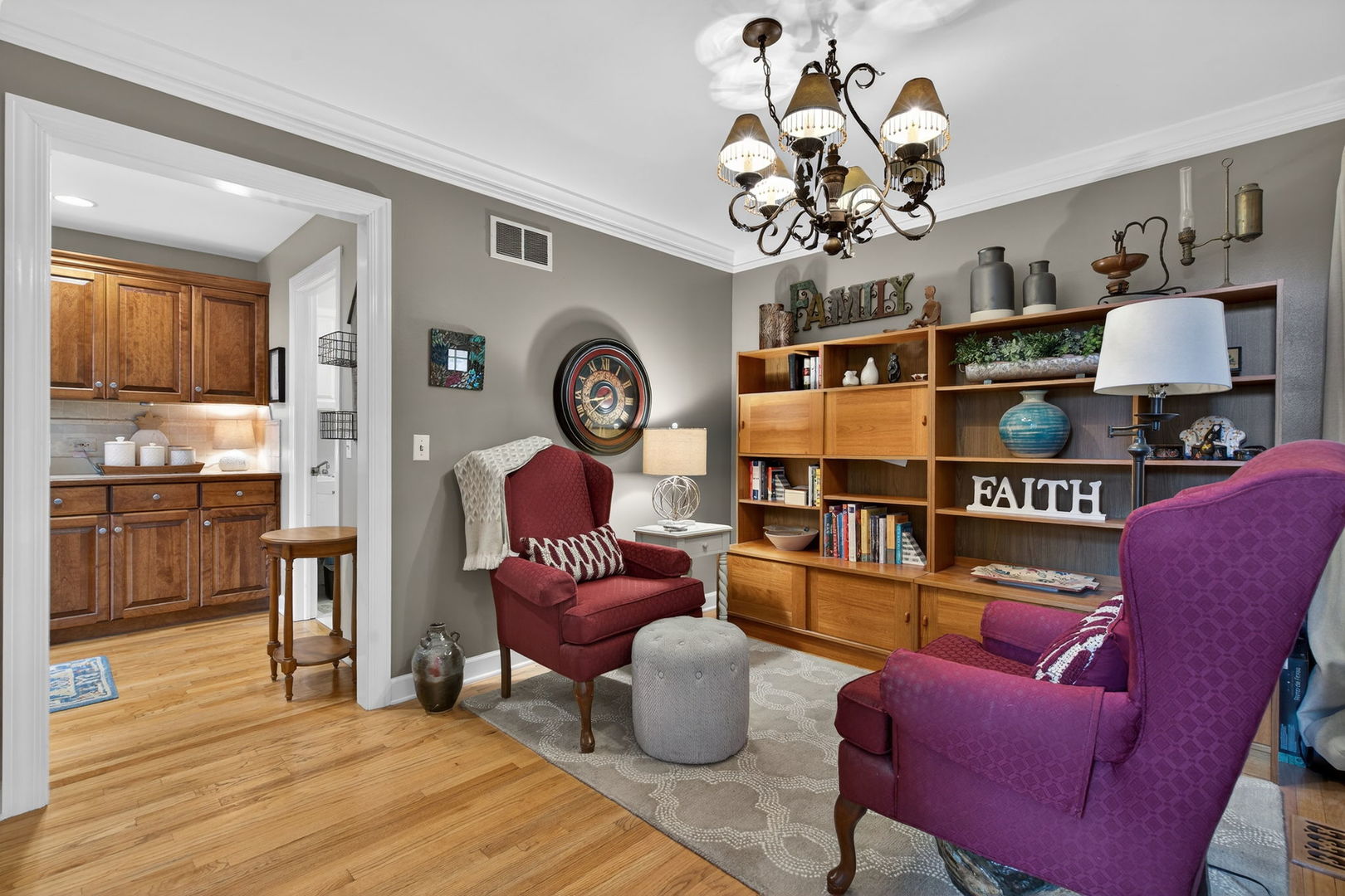 811 King Henry Lane, St. Charles, IL 60174