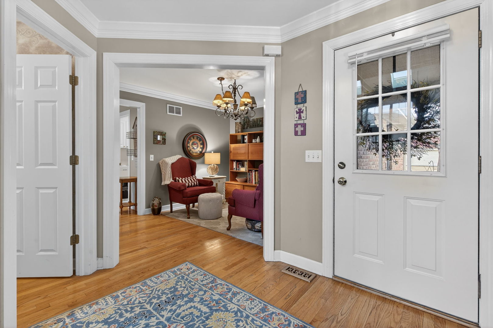 811 King Henry Lane, St. Charles, IL 60174