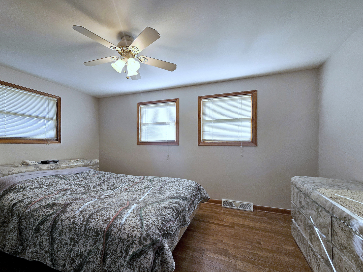 357 N PIONEER Drive, Addison, IL 60101