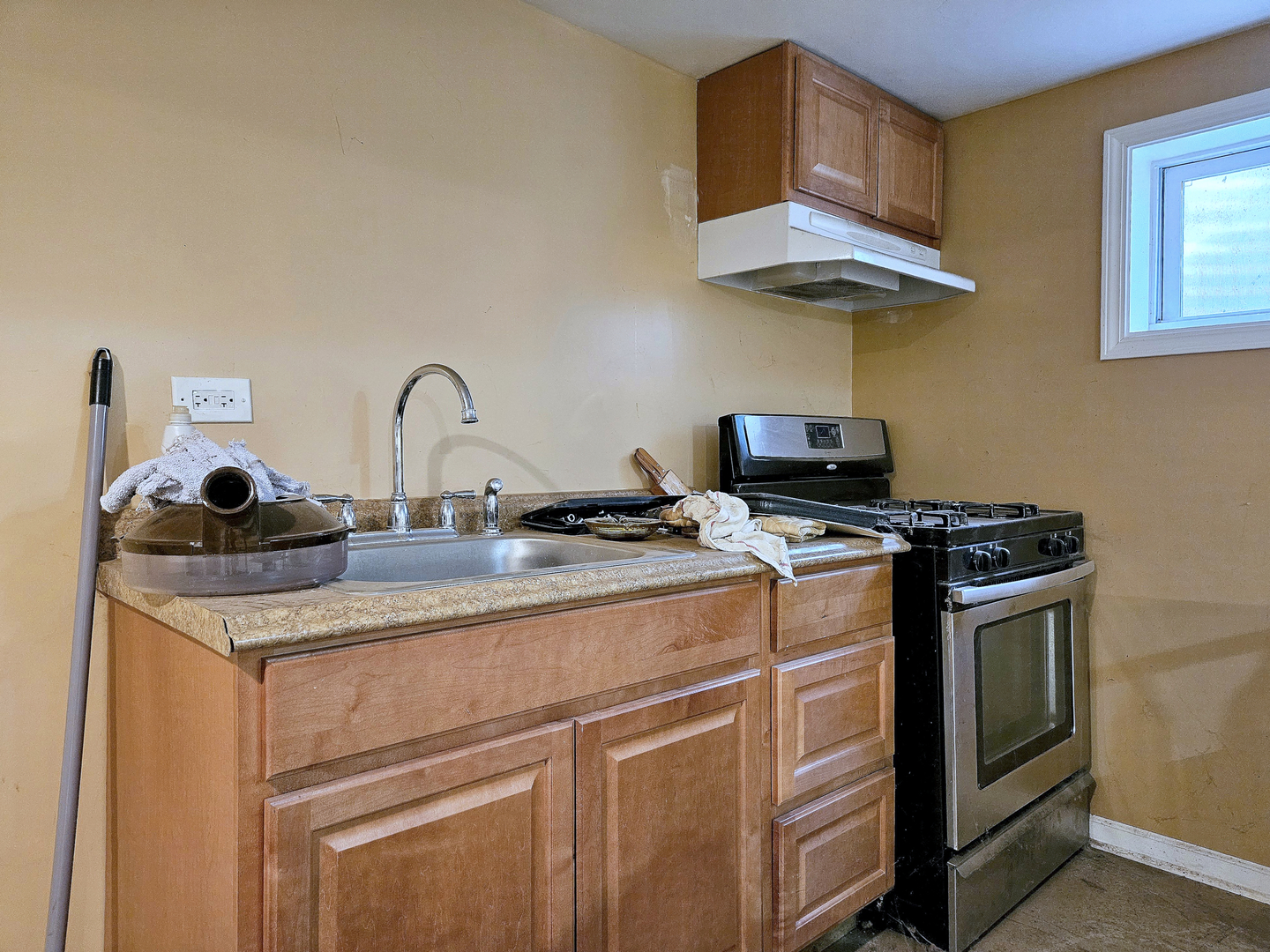 357 N PIONEER Drive, Addison, IL 60101