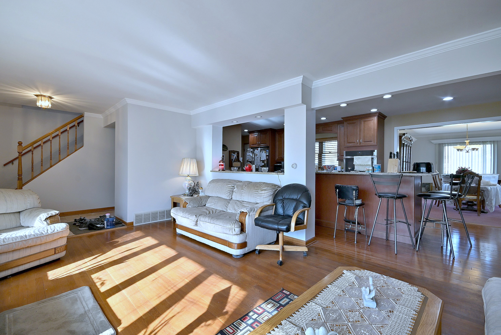 357 N PIONEER Drive, Addison, IL 60101