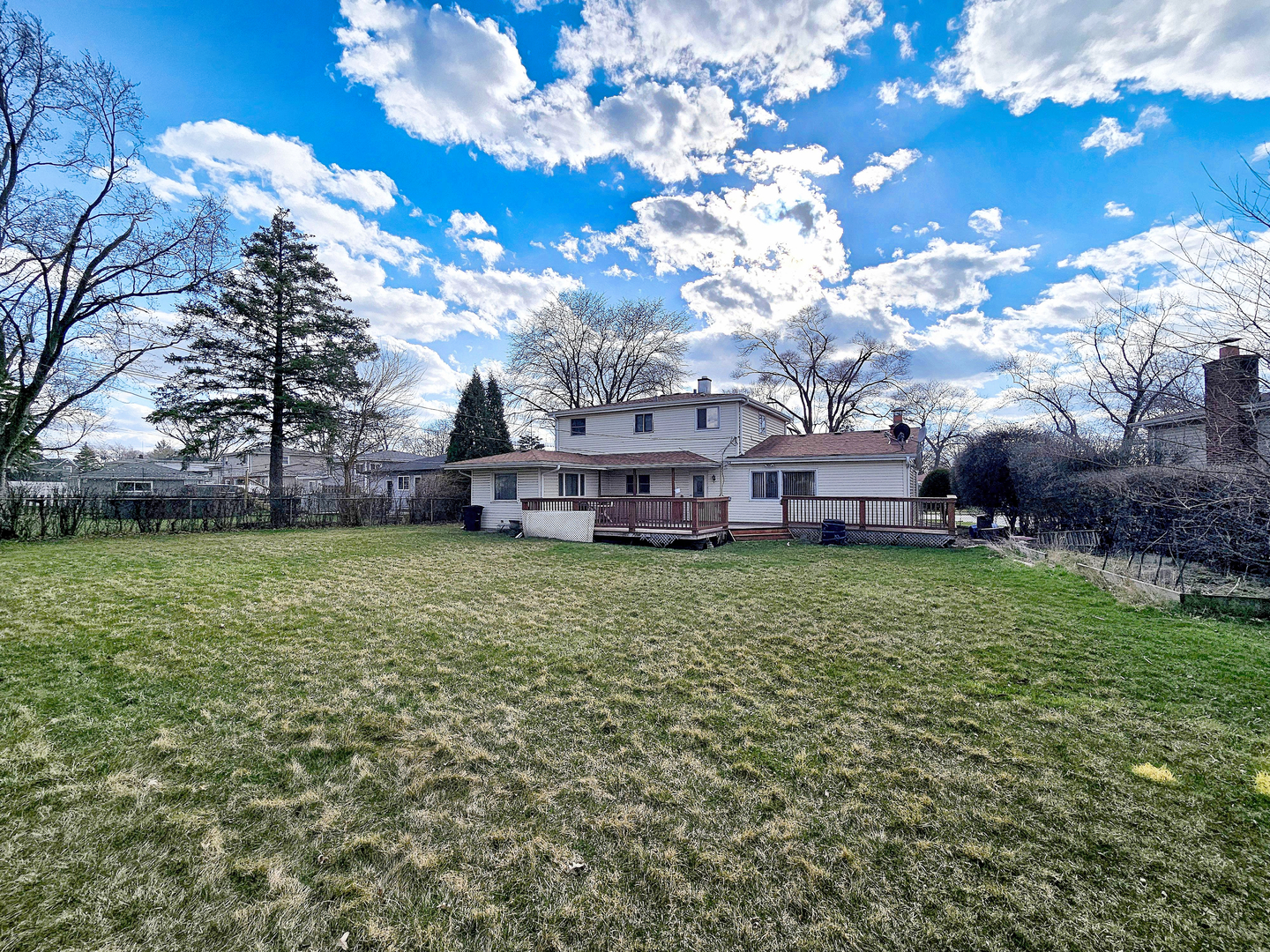 357 N PIONEER Drive, Addison, IL 60101