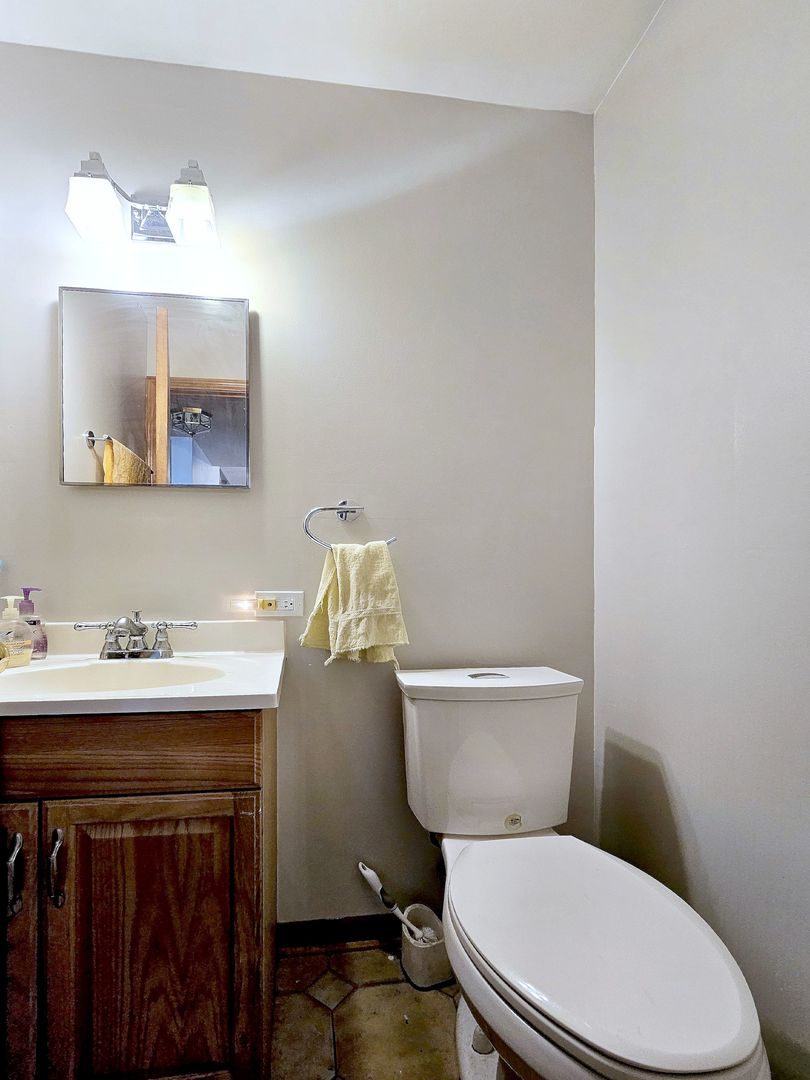 357 N PIONEER Drive, Addison, IL 60101