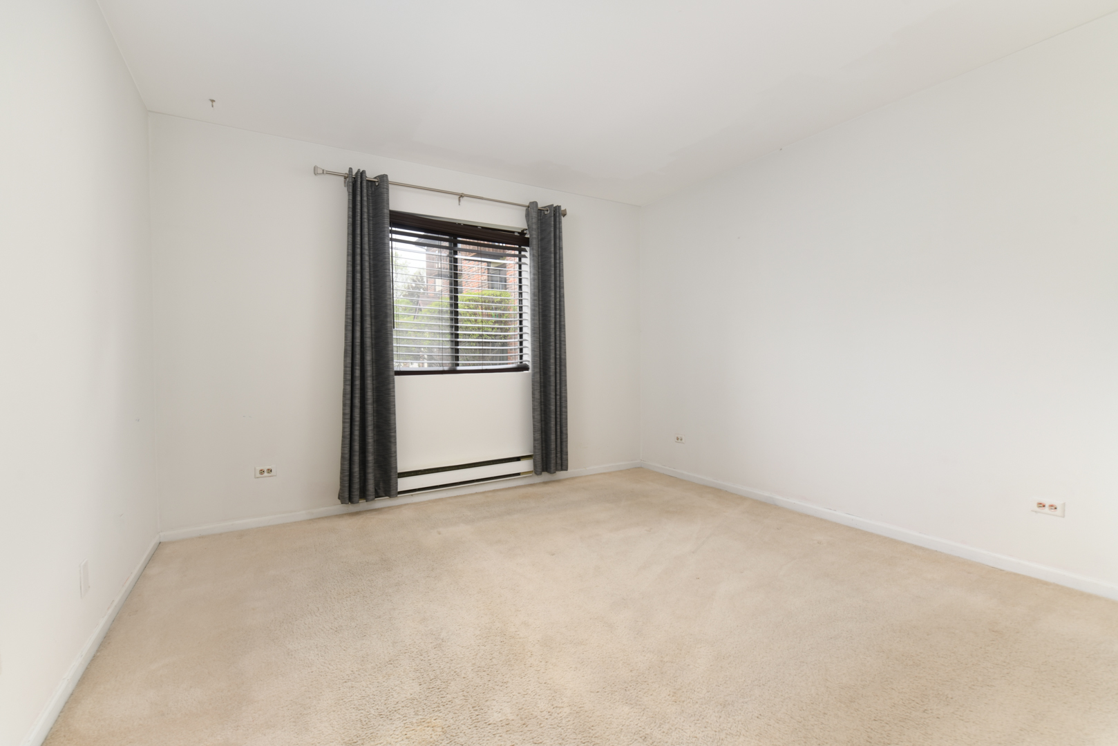 425 Berkshire Drive #16, Crystal Lake, IL 60014