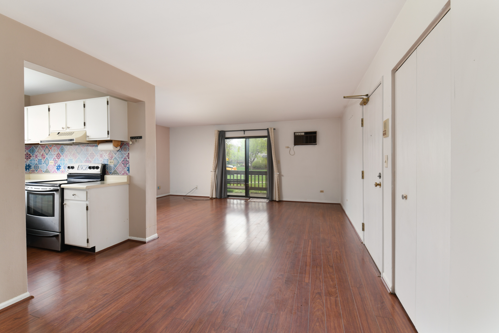 425 Berkshire Drive #16, Crystal Lake, IL 60014