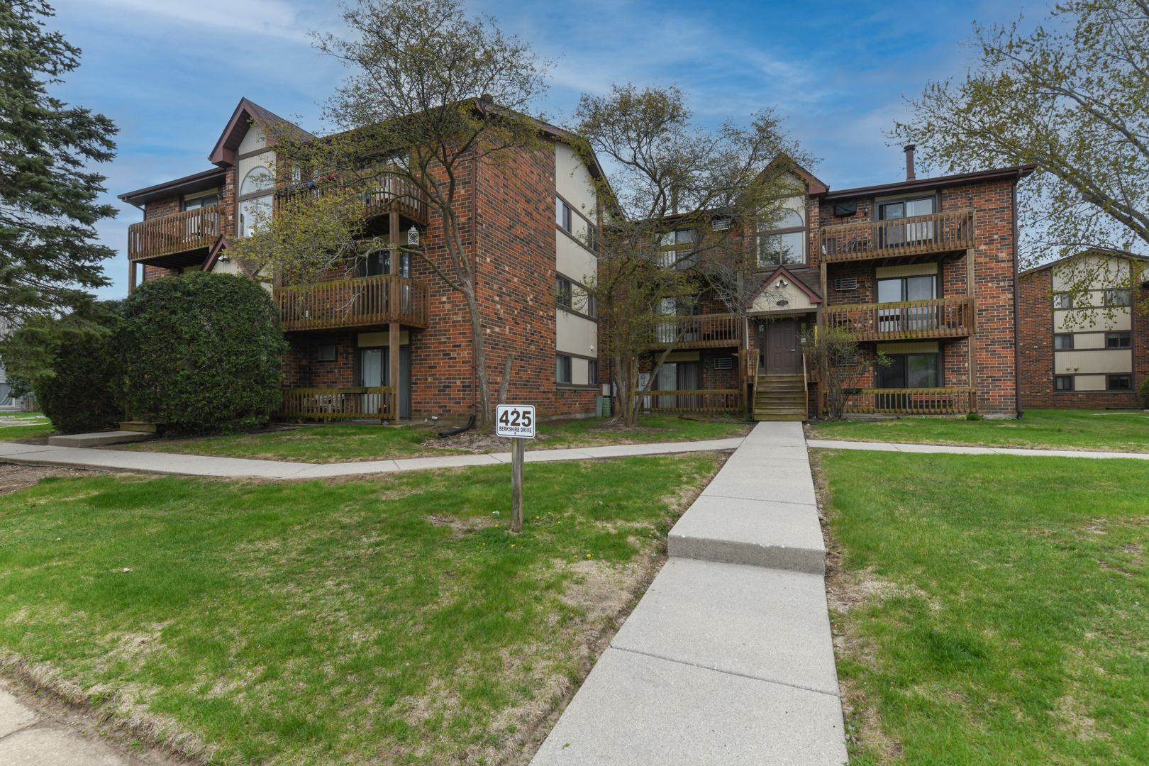 425 Berkshire Drive #16, Crystal Lake, IL 60014