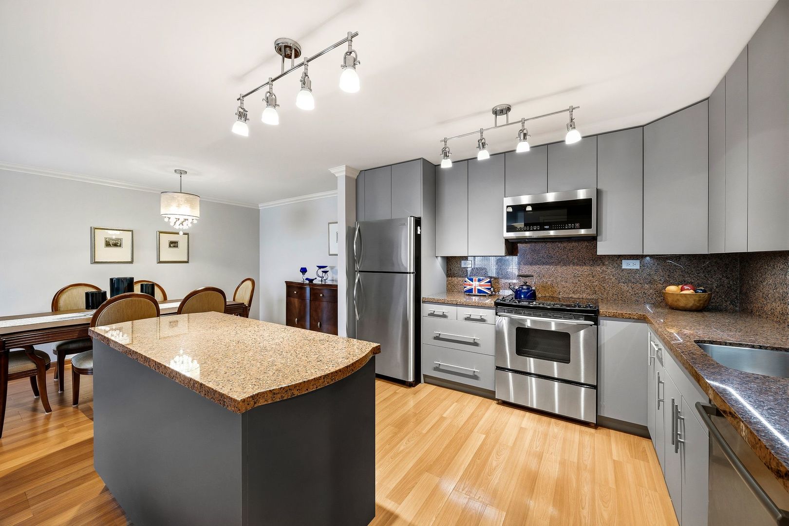 375 Plum Creek Drive #407, Wheeling, IL 60090