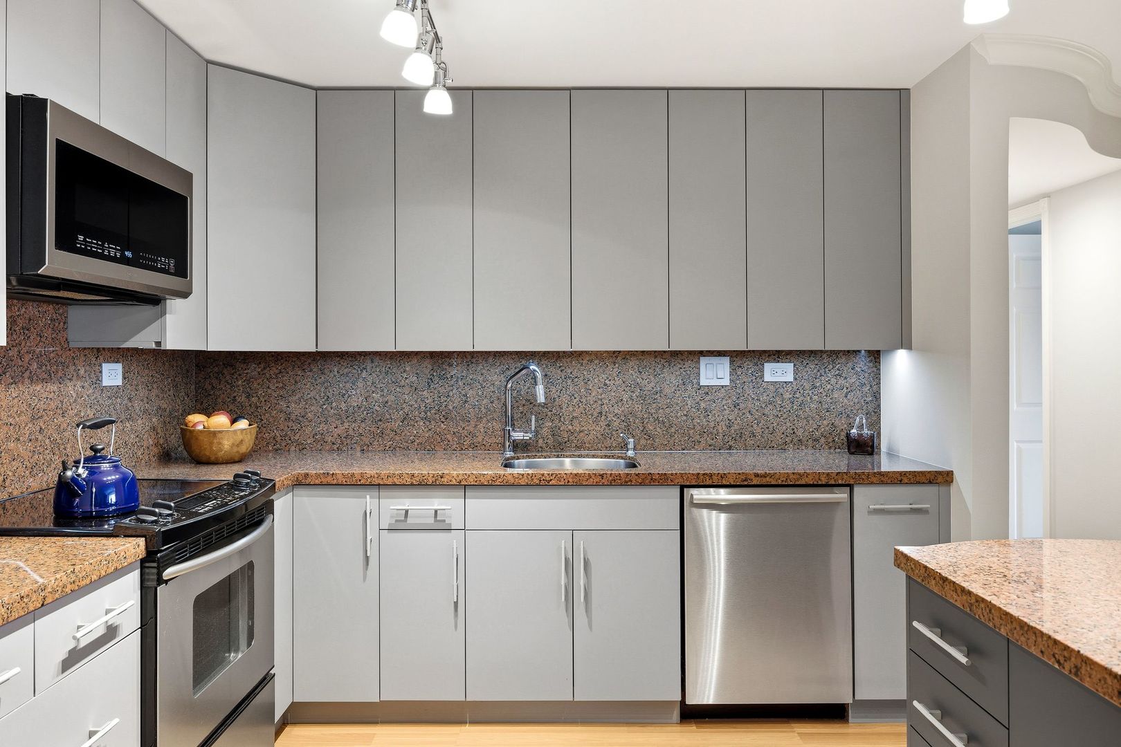 375 Plum Creek Drive #407, Wheeling, IL 60090