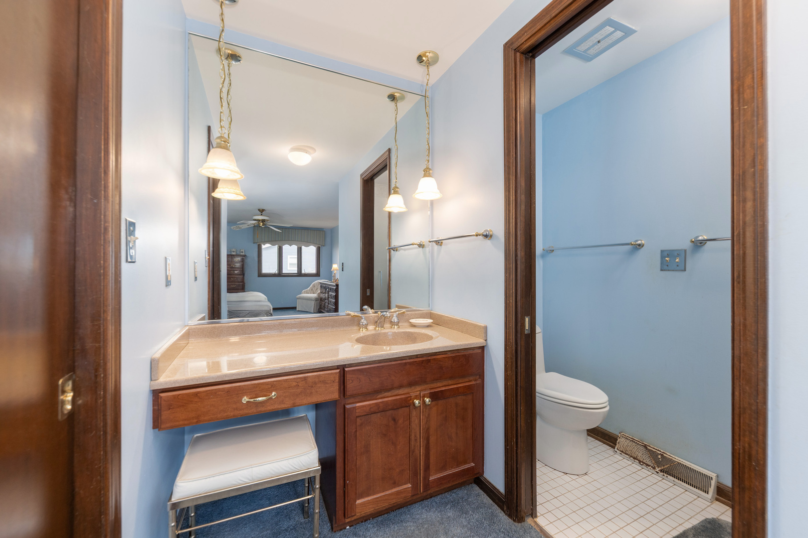 2021 Alschuler Drive, Aurora, IL 60506