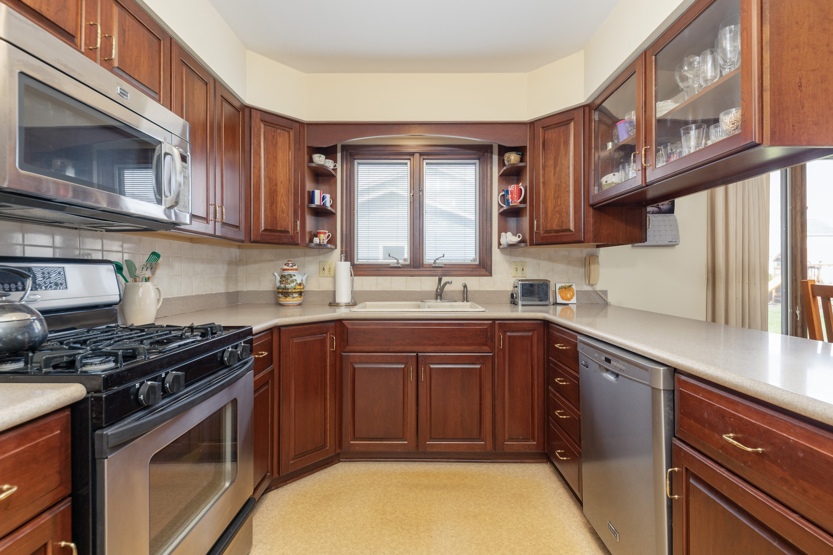 2021 Alschuler Drive, Aurora, IL 60506