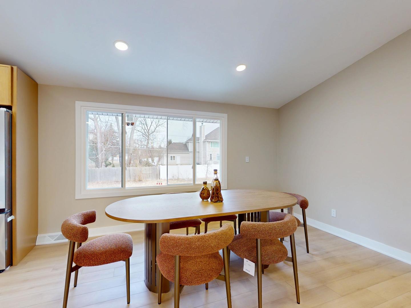 907 W North Avenue, Lake Bluff, IL 60044