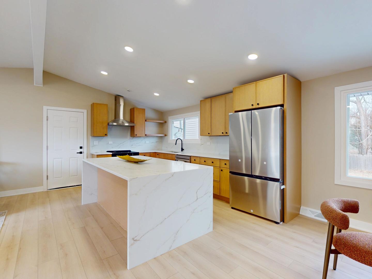 907 W North Avenue, Lake Bluff, IL 60044