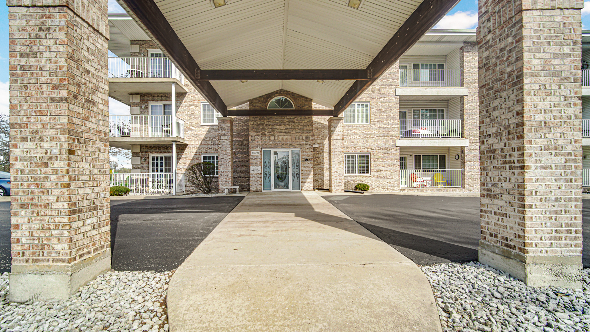 18216 Lange Street #2E, Lansing, IL 60438