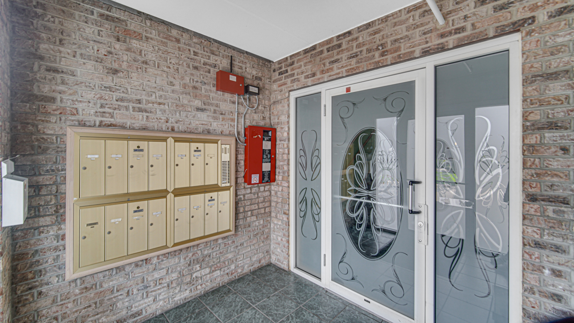 18216 Lange Street #2E, Lansing, IL 60438