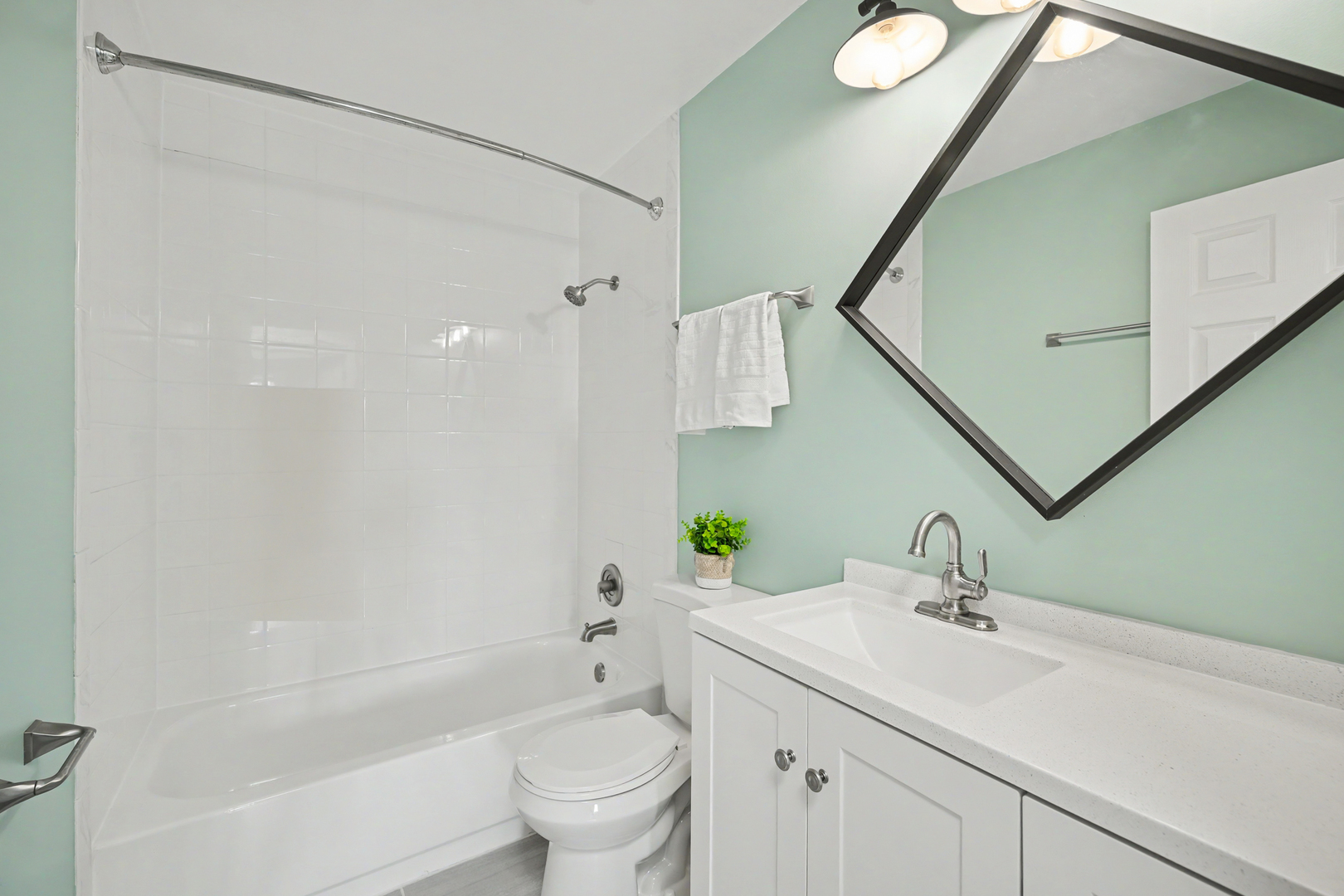 27W685 GRASMERE Drive #1808, Winfield, IL 60190