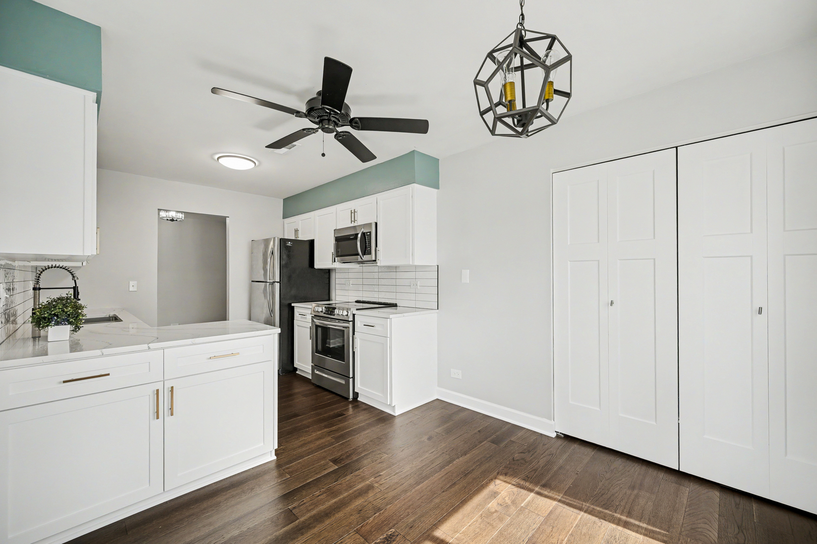 27W685 GRASMERE Drive #1808, Winfield, IL 60190