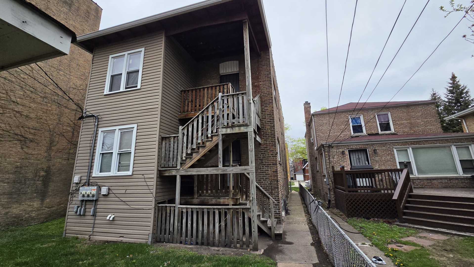 8215 S Eberhart Avenue, Chicago, IL 60619