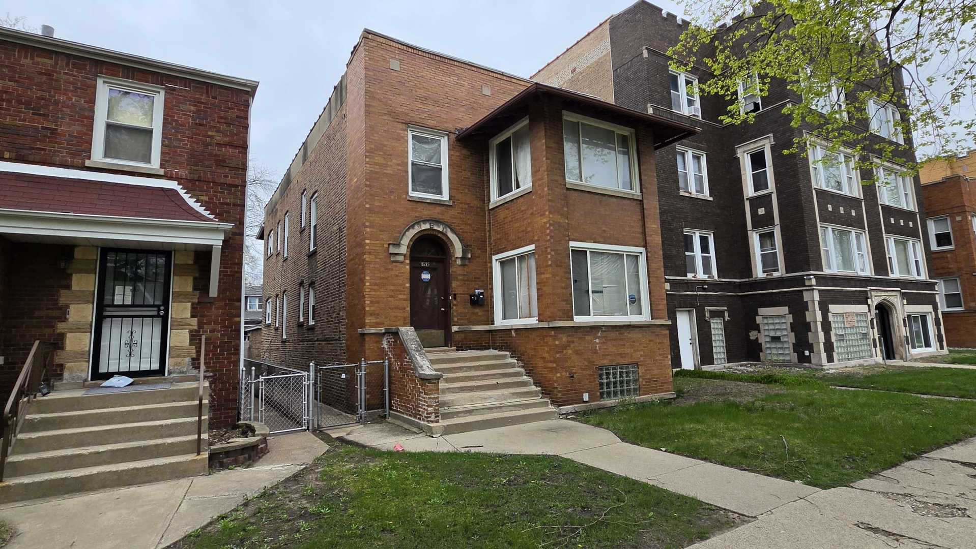 8215 S Eberhart Avenue, Chicago, IL 60619