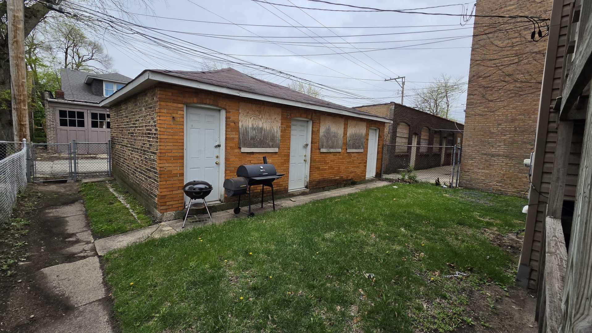 8215 S Eberhart Avenue, Chicago, IL 60619