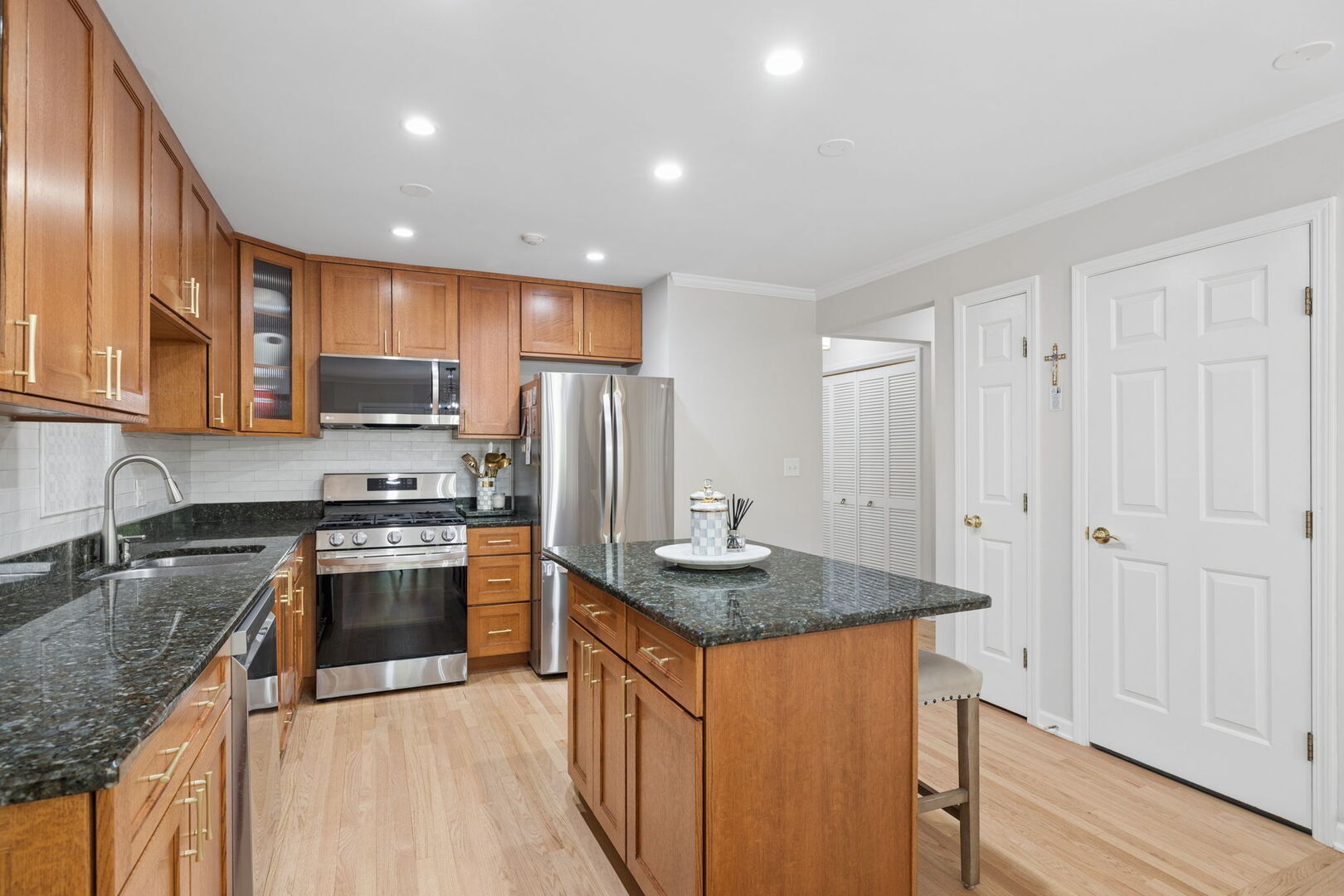 11133 Indian Woods Drive, Indian Head Park, IL 60525