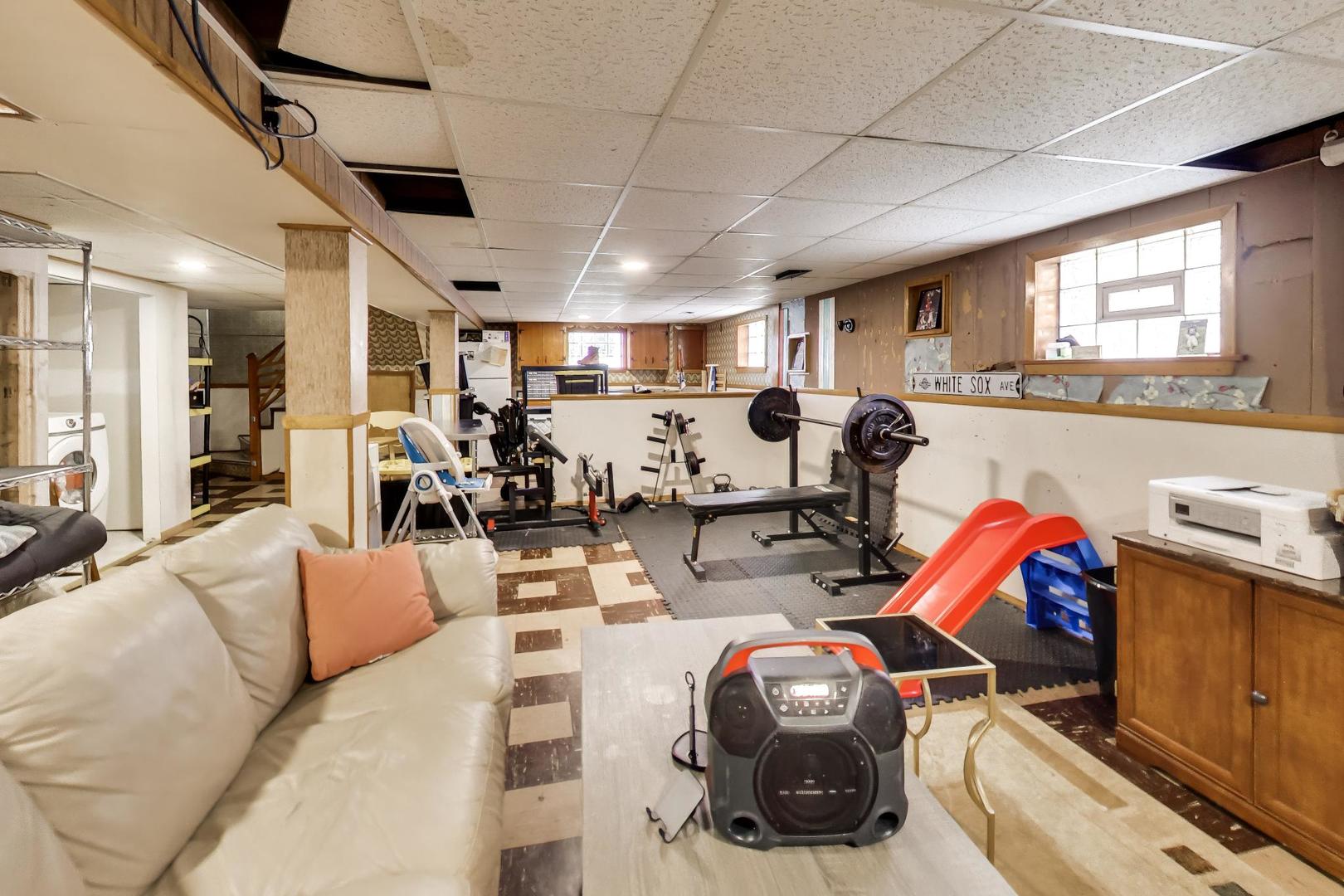 5726 S Neva Avenue, Chicago, IL 60638