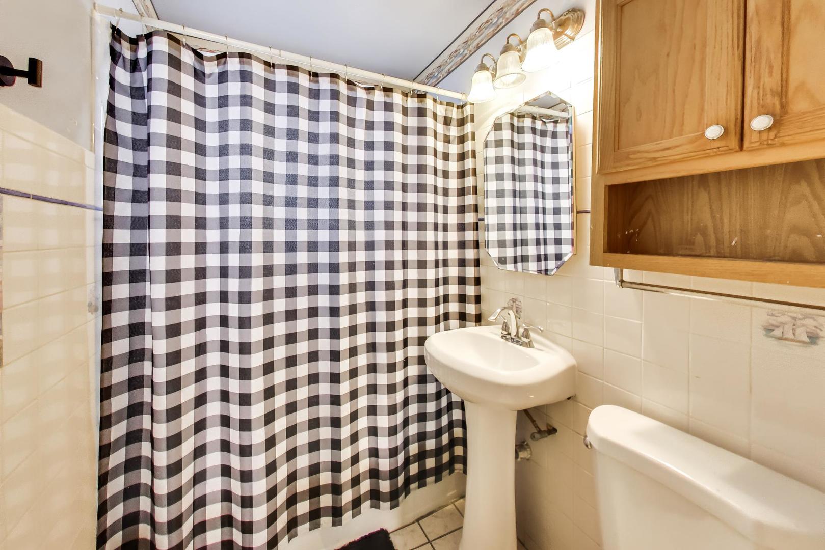 5726 S Neva Avenue, Chicago, IL 60638