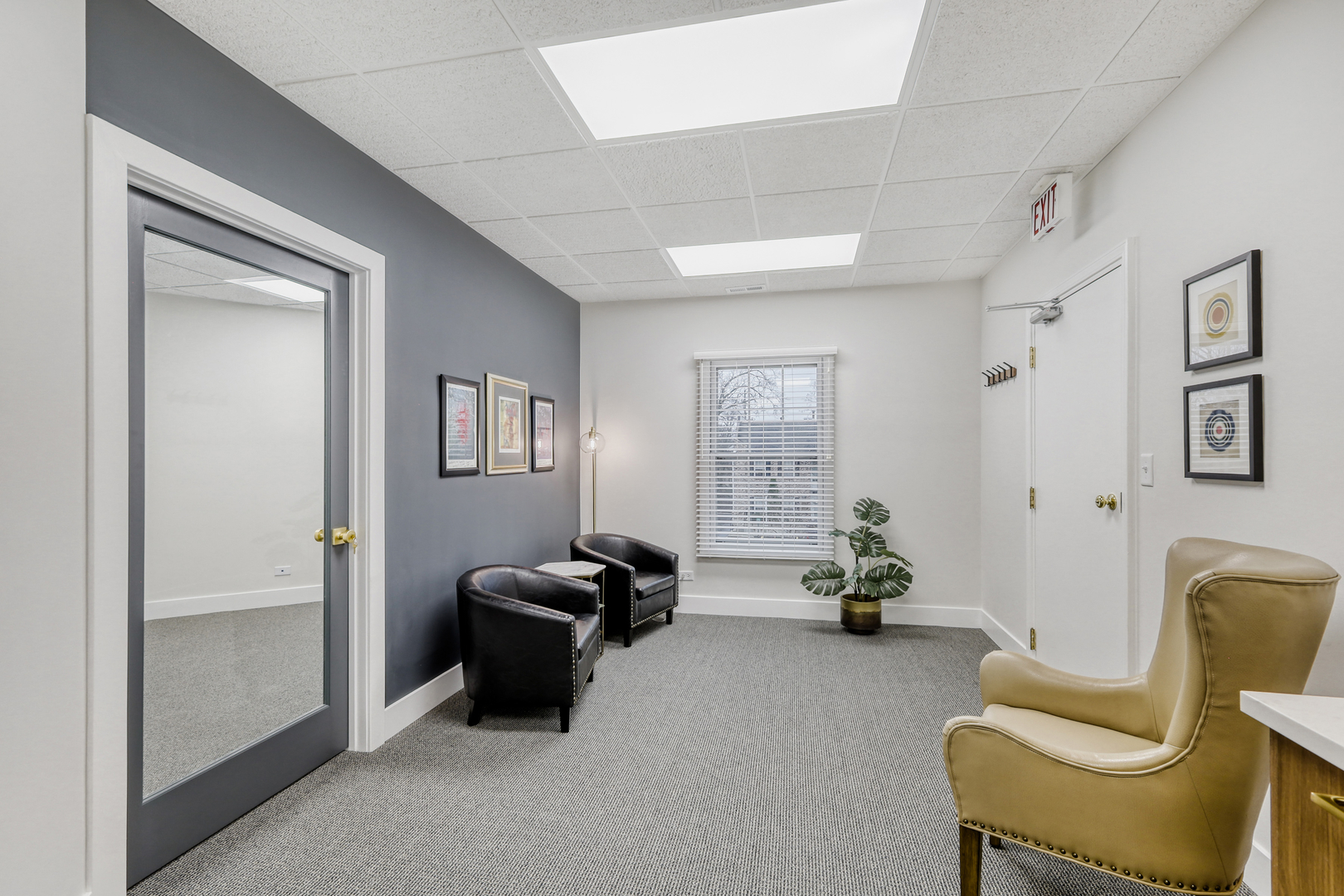 610 W Roosevelt Road #D2, Wheaton, IL 60187