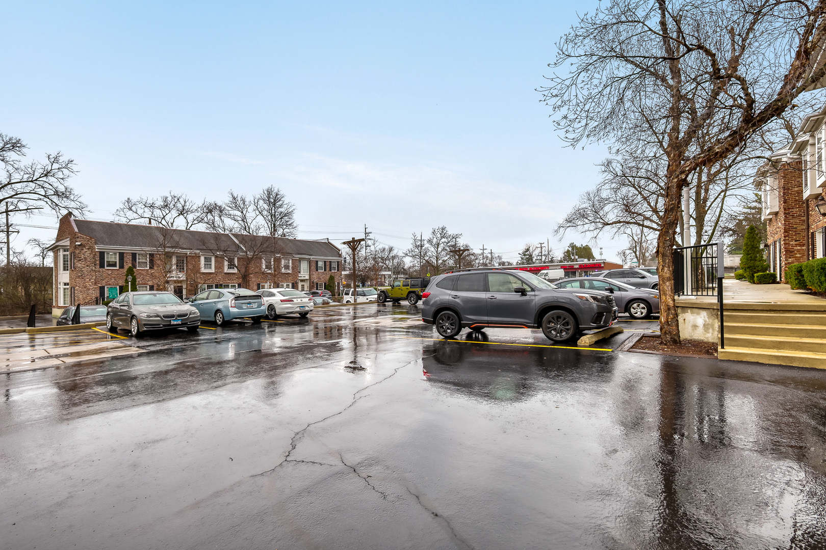 610 W Roosevelt Road #D2, Wheaton, IL 60187