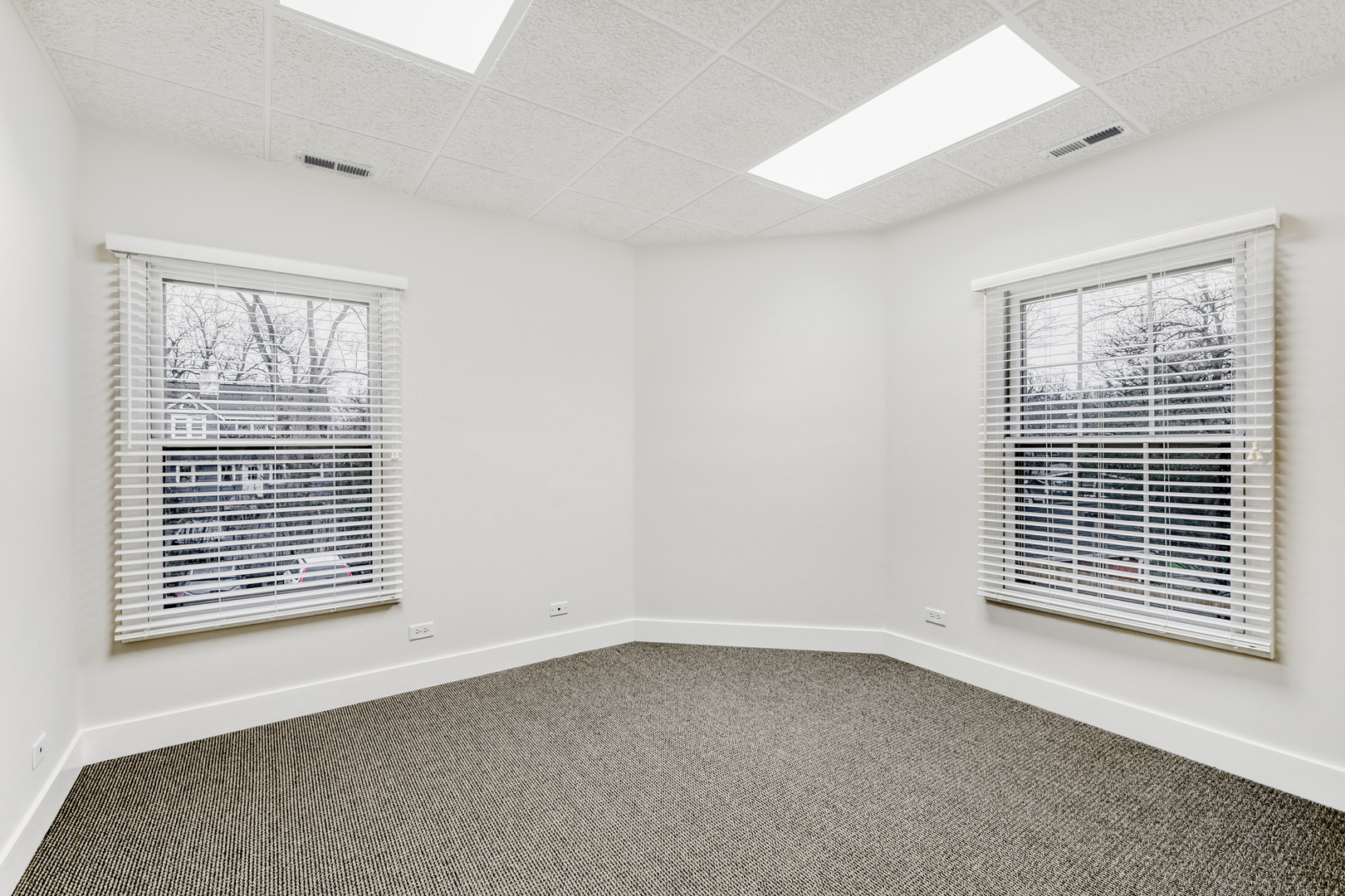 610 W Roosevelt Road #D2, Wheaton, IL 60187