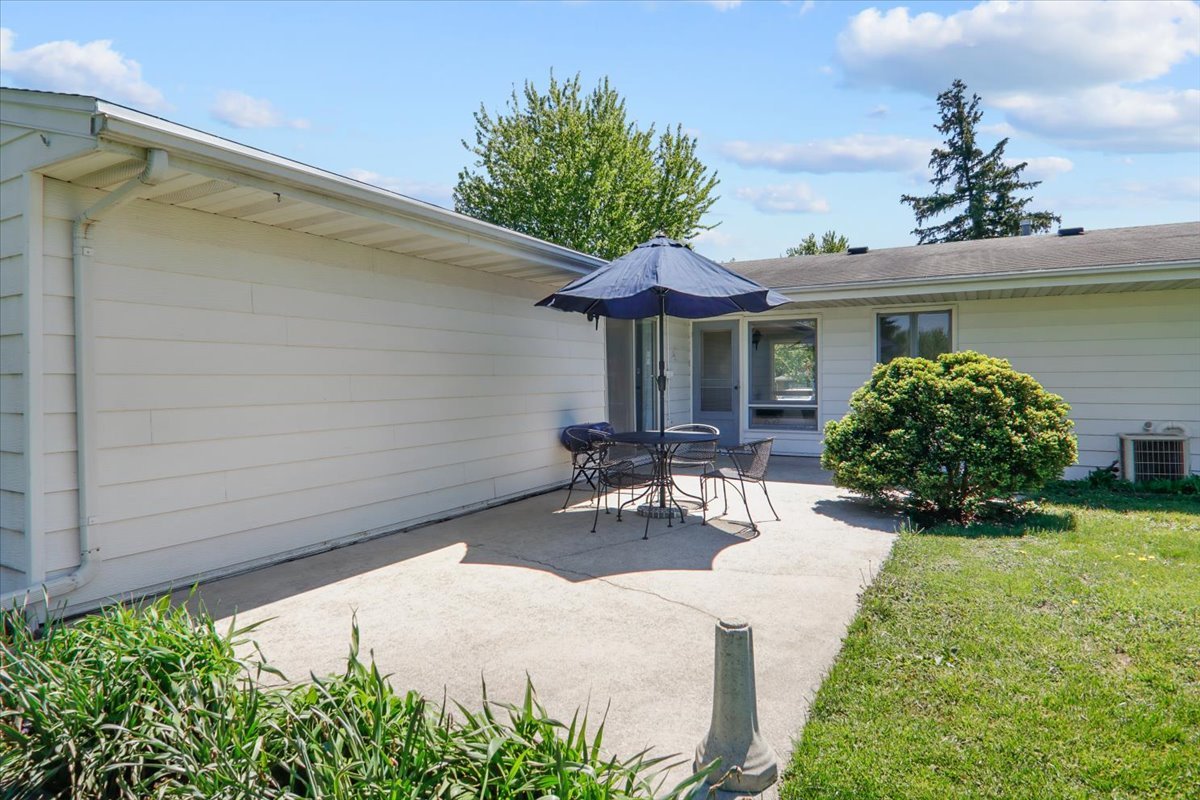 204 Woodrig Road, Bloomington, IL 61704