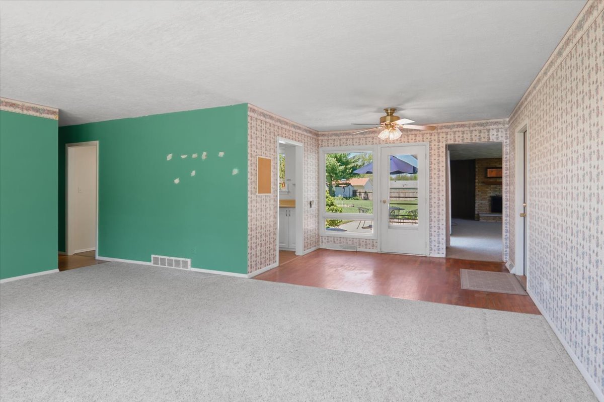 204 Woodrig Road, Bloomington, IL 61704