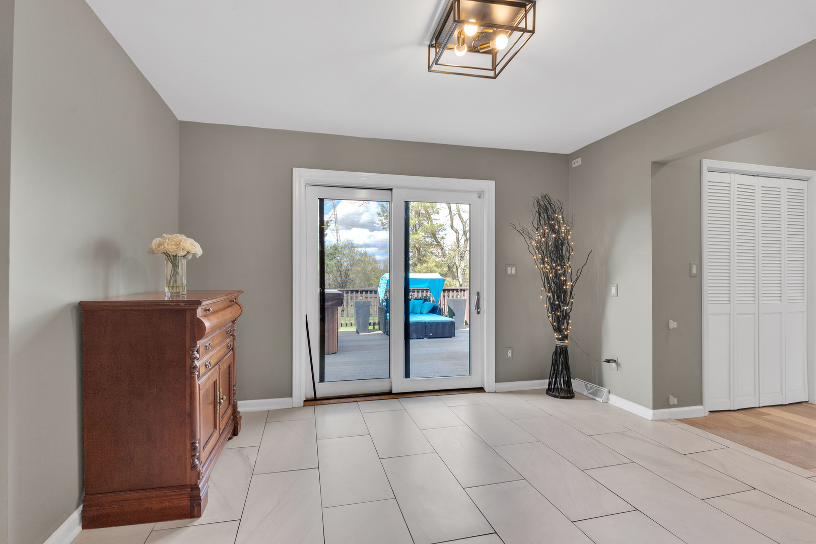 30949 N Leesley Court, Libertyville, IL 60048