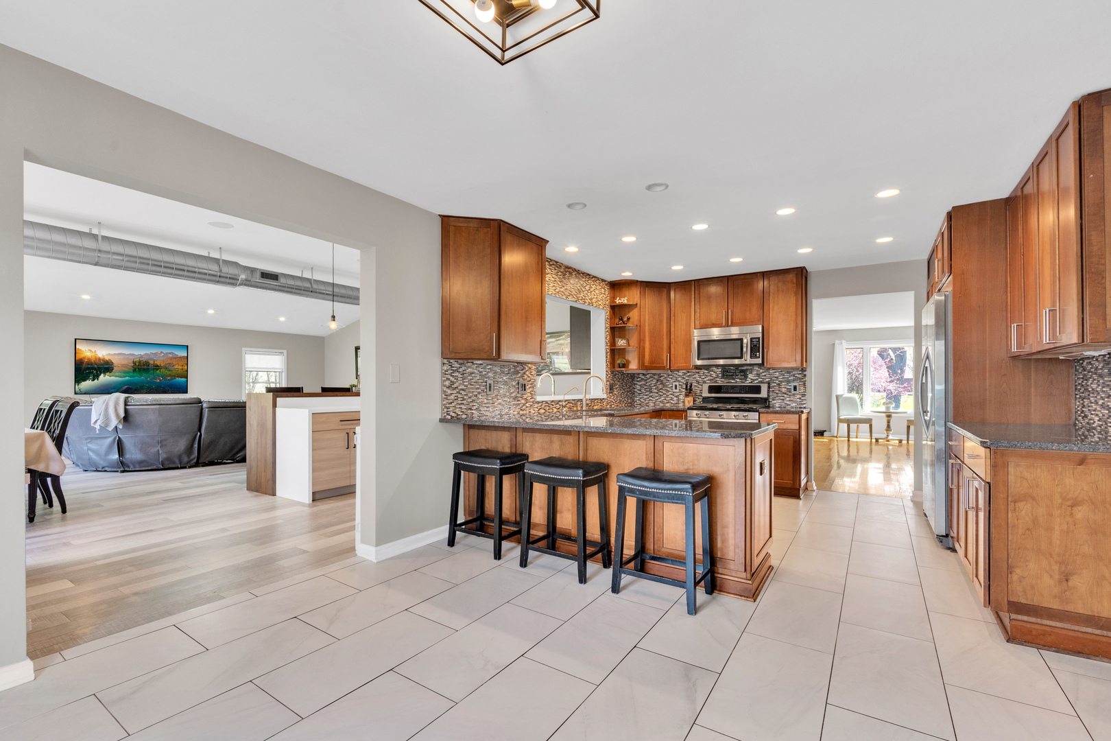 30949 N Leesley Court, Libertyville, IL 60048