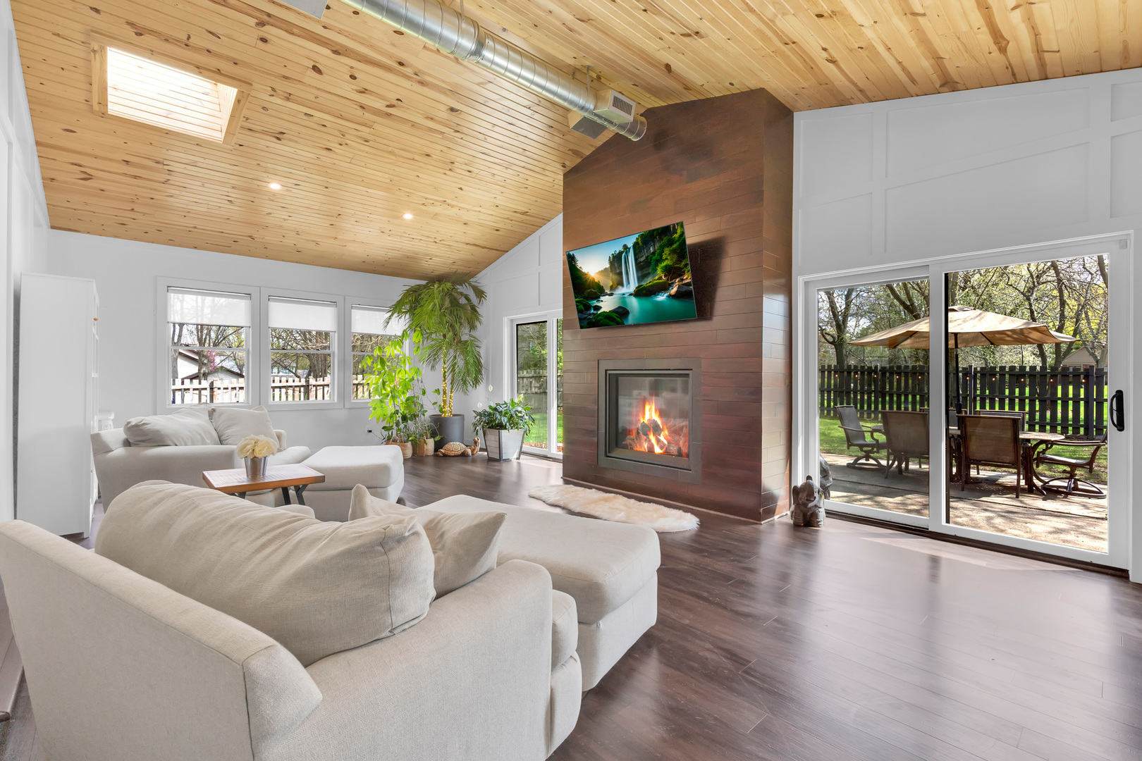 30949 N Leesley Court, Libertyville, IL 60048